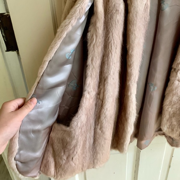 Fur cape made by FETTNER FURS - Picture 4 of 15